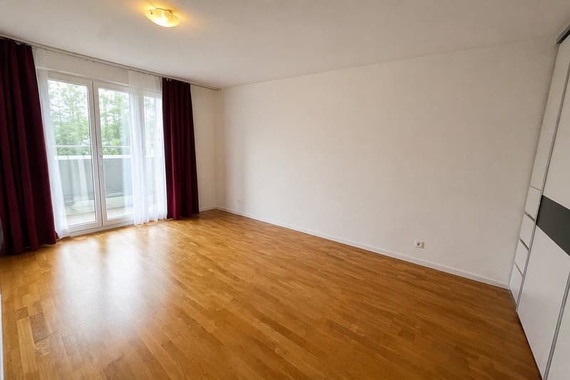 Bright 2.5-room apartment with balcony in Flawil (2)