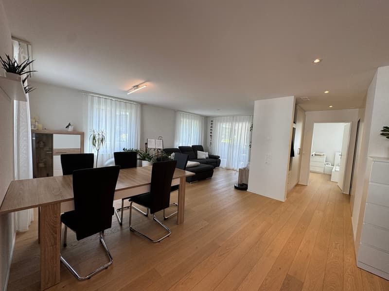 Modern 2.5-room apartment with balcony in Flawil (3)