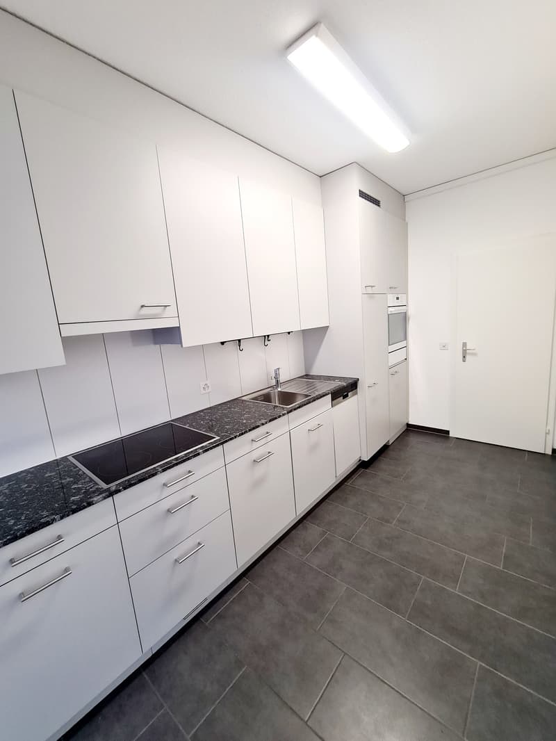 Moderne 2.5 Zimmerwohnung an Zentralerlage (1)