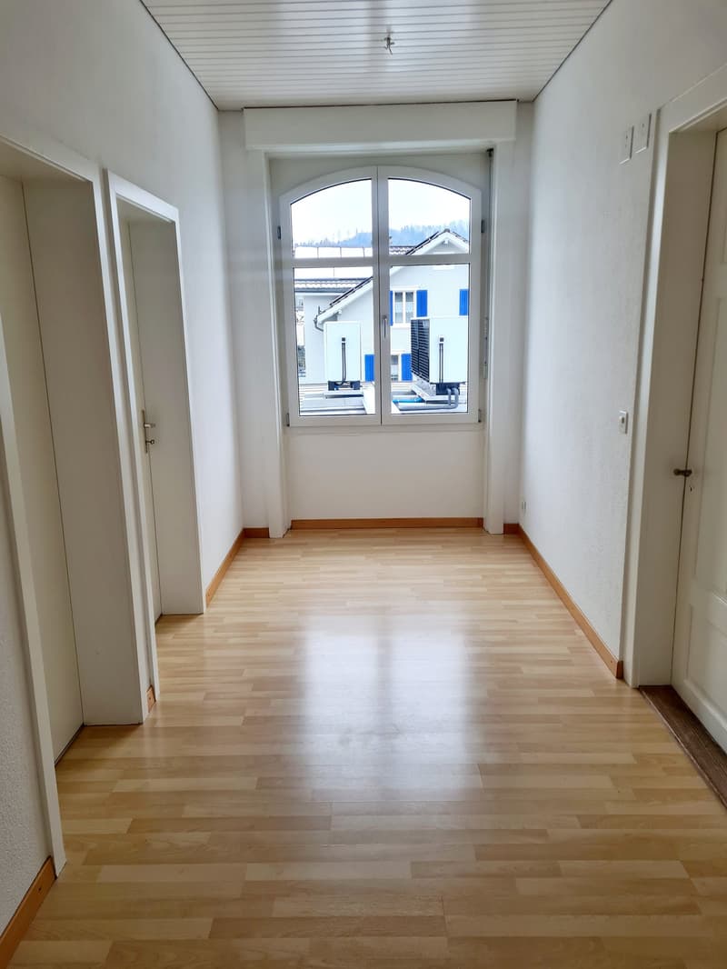 Moderne 2.5 Zimmerwohnung an Zentralerlage (8)