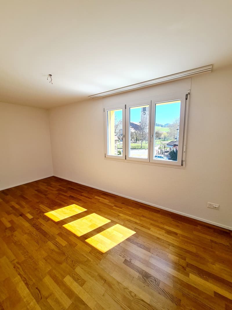 Sonnige 4.5 Zi.Wohnung mit grossem Balkon (6)
