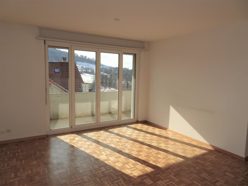 Zentral gelegene 2.5-Zimmer-Wohnung mit Balkon in Herisau (2)