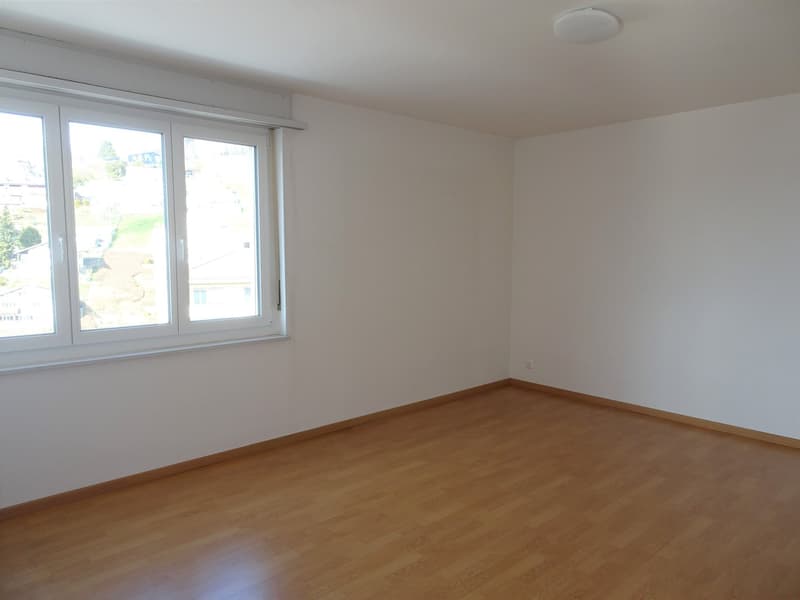 Zentral gelegene 2.5-Zimmer-Wohnung mit Balkon in Herisau (4)
