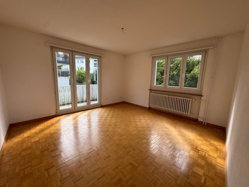 Geräumige 5-Zimmer-Wohnung mit Balkon in ruhiger Lage (1)