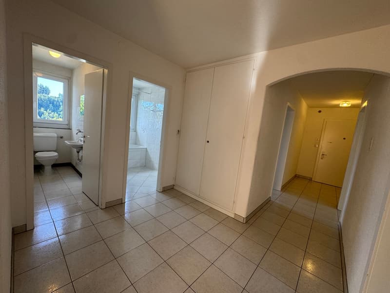 Geräumige 5-Zimmer-Wohnung mit Balkon in ruhiger Lage (1)