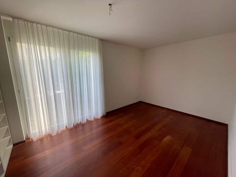 Moderne 4½-Zimmer-Gartenwohnung in gehobener Überbauung (3)