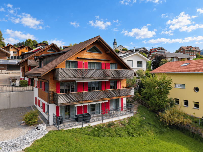Moderne 3.5 Zimmer-Gartenwohnung am Südhang von Oberiberg! (1)