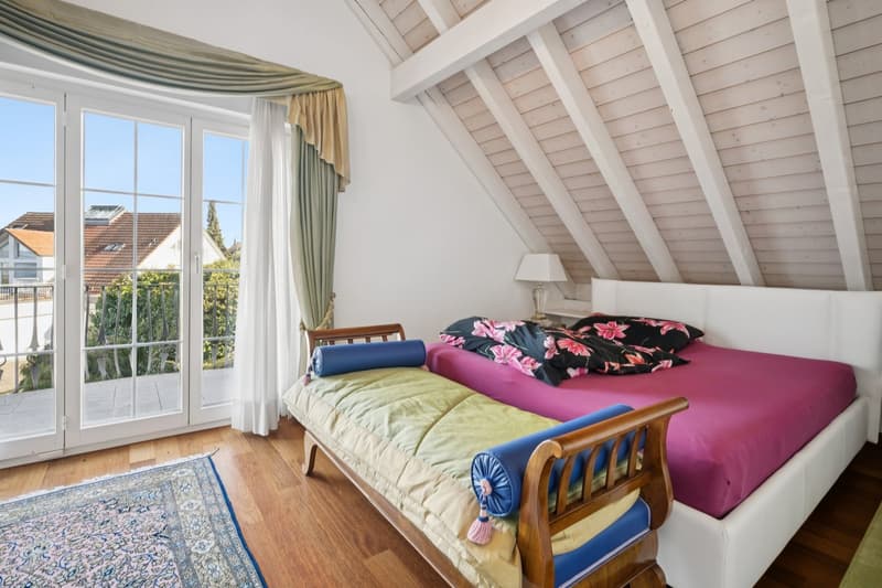 Freistehendes Landhaus mit Pool an beliebter und erhöhter Wohnlage (6)