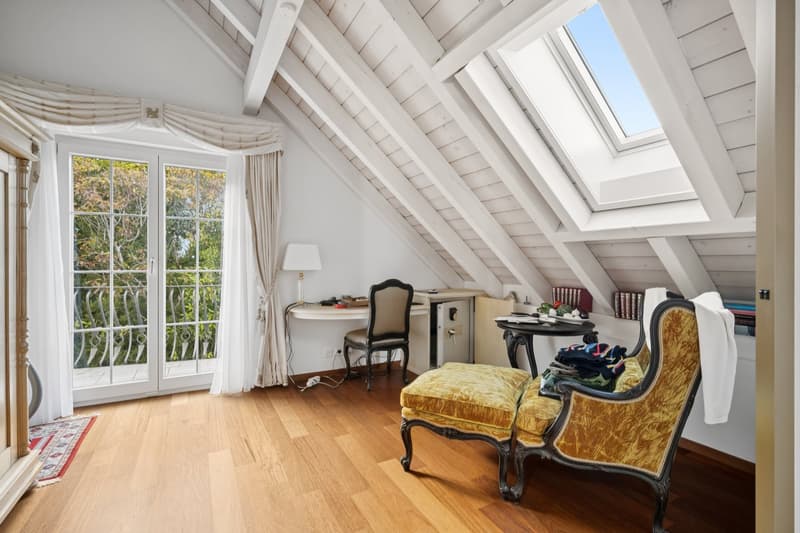Freistehendes Landhaus mit Pool an beliebter und erhöhter Wohnlage (9)