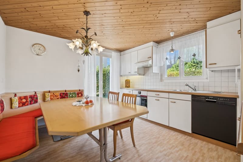 Freistehendes Einfamilienhaus mit liebevoll gestaltetem und gepflegtem Garten in Grüningen ZH (6)