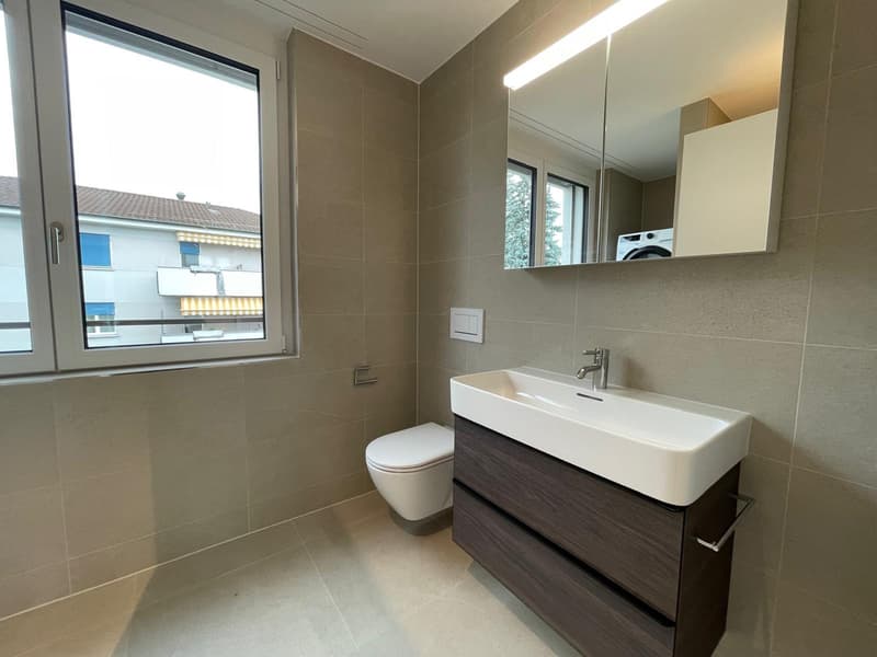 Appartement neuf de 2,5 pièces moderne directement à la gare d'Aadorf (3)