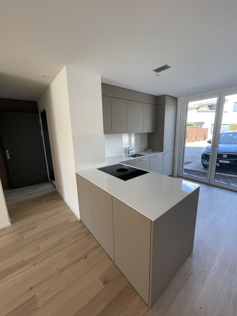 Appartement moderne de 3,5 pièces au rez-de-chaussée à Kloten à louer ! (3)