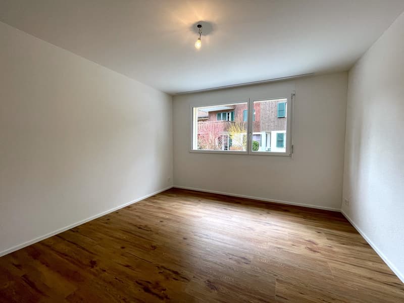 Sonnige 2.5-Zimmer-Wohnung mit Sitzplatz und Garten (7)