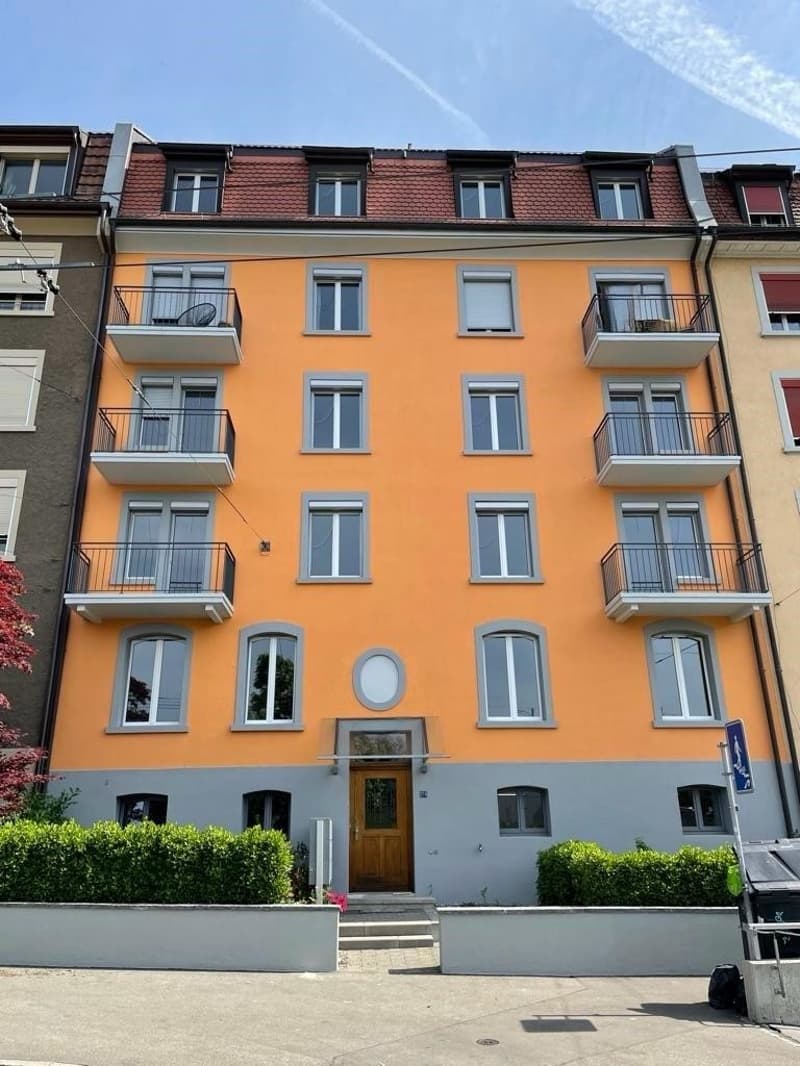 Frisch renovierte Wohnung an zentraler Lage in Zürich-Wipkingen (1)