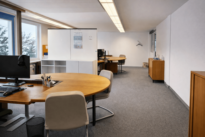 Espaces commerciaux représentatifs dans un excellent emplacement (9)
