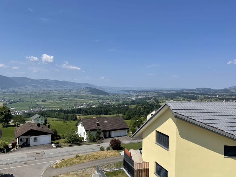 Luxuriöse 5,5-Zimmer-Attikawohnung mit See- und Bergsicht (12)