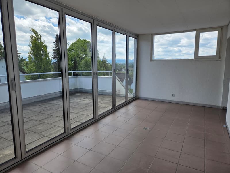 Ampio appartamento maisonette di 4,5 locali in una posizione tranquilla con una vista mozzafiato sul lago e le montagne (12)