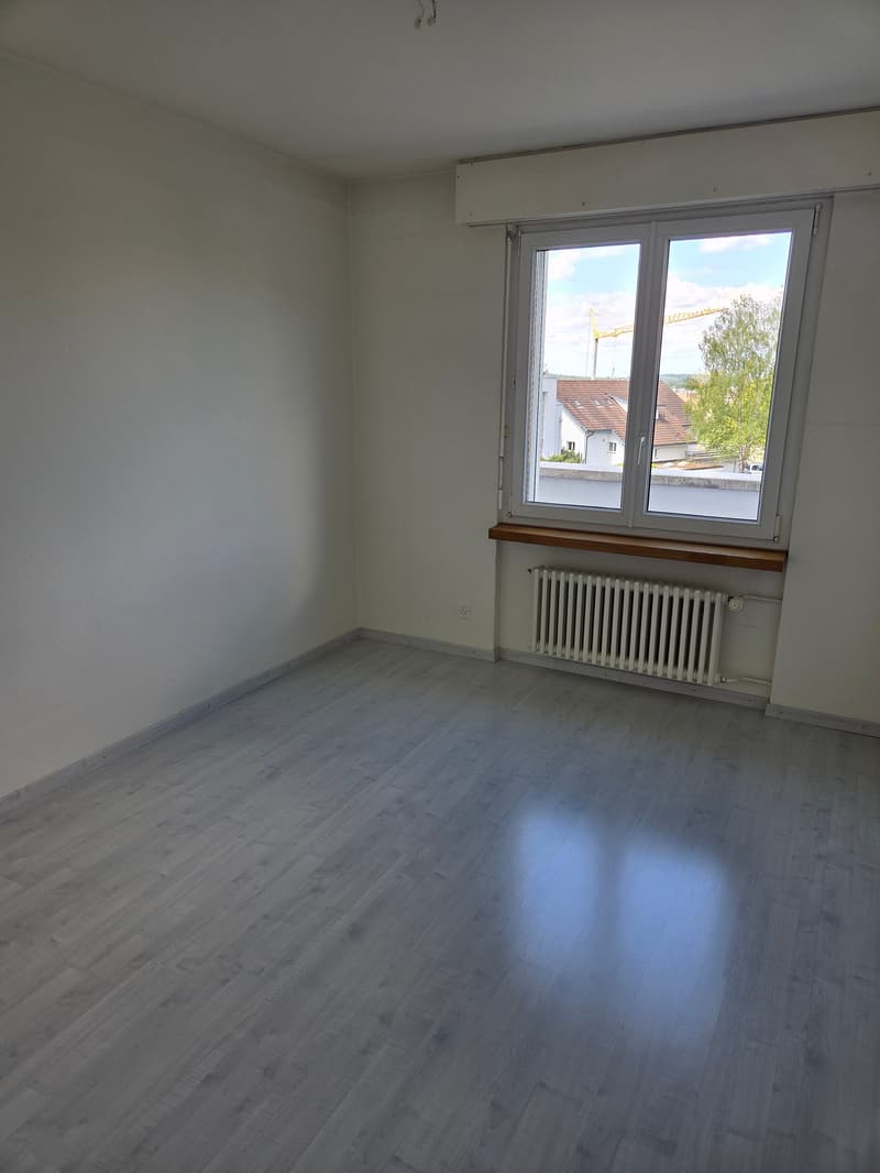 Ampio appartamento maisonette di 4,5 locali in una posizione tranquilla con una vista mozzafiato sul lago e le montagne (10)