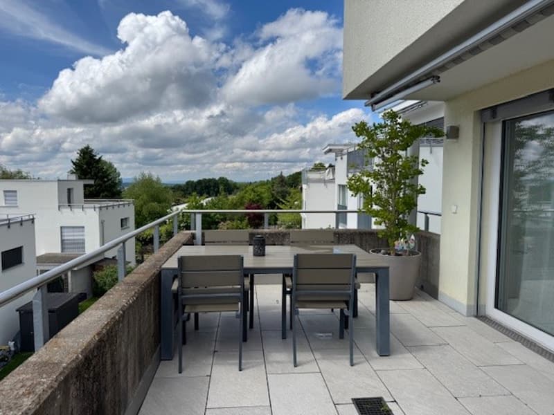 Helle 4.5-Zimmer-Wohnung mit Balkon und traumhafter Aussicht (12)