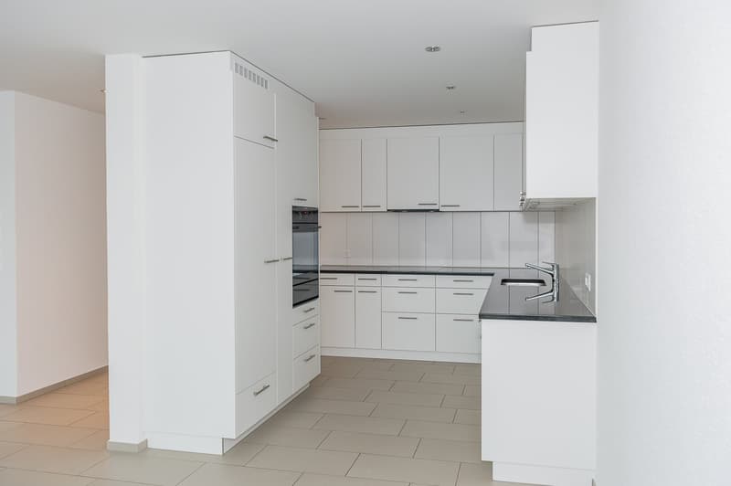 Appartement de haute qualité avec balcon spacieux au cœur de Fehraltorf (2)