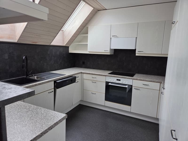 Bright 4.5-room attic maisonette apartment with a wonderful view (4)