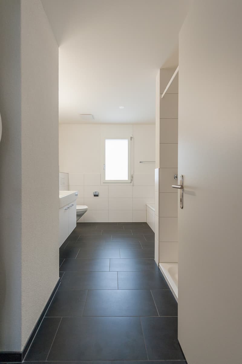 Helle 3.5-Zimmerwohnung mit grosszügigem Sitzplatz im Herzen von Fehraltorf (5)