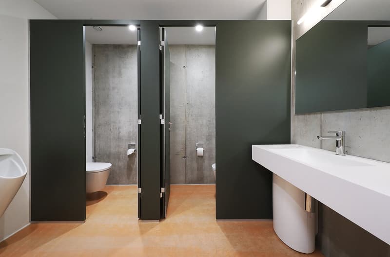 Spazio loft moderno con mezzanino e carattere industriale impressionante (11)
