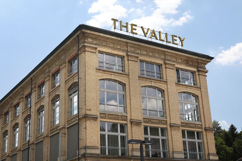 Espace commercial/bureaux/studio spacieux avec hauts plafonds et beaucoup de lumière naturelle dans The Valley (3)