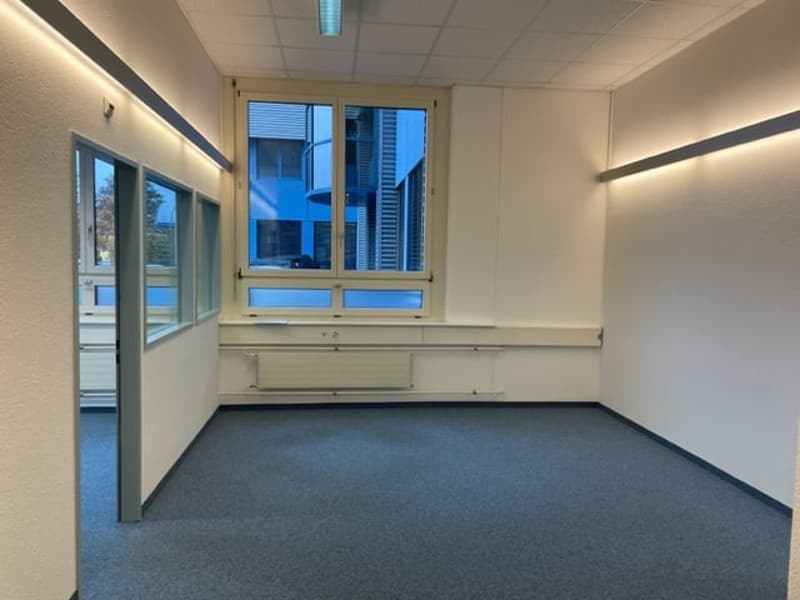 ausgebaute Bürofläche à ca. 21 m2 im Erdgeschoss (1)