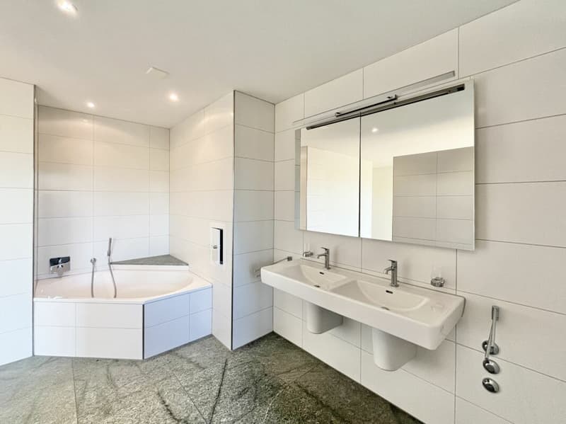 Appartamento mansardato di 5,5 locali: spaziosa oasi di vita con stile, charme e carattere! (7)