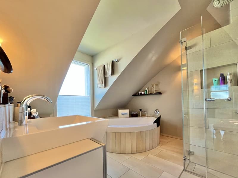 6.5-Room Semi-Detached House: Where valuable quality of life finds a safe home! (10)
