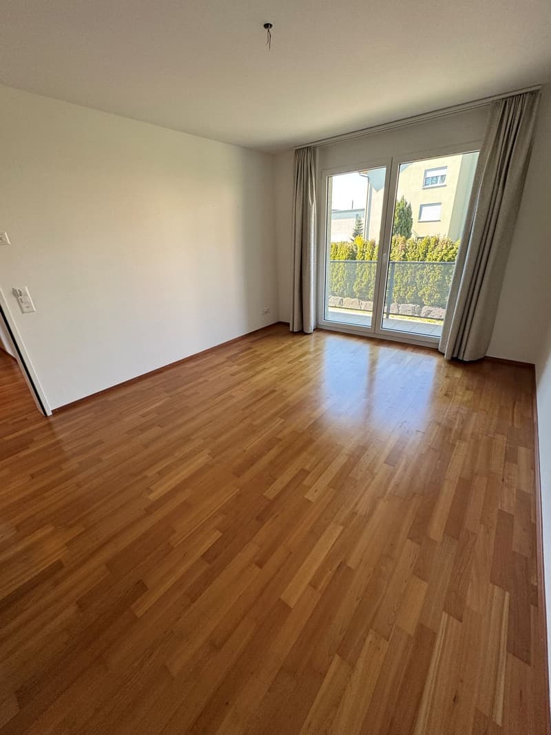 empty room, wooden floor, white walls, sliding glass doors, balcony