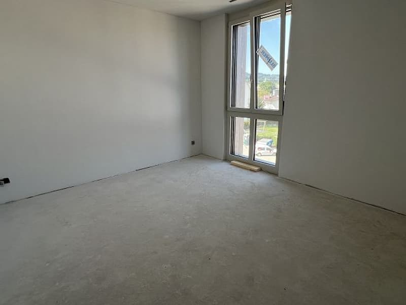 Zimmer b. Wohnzimmer