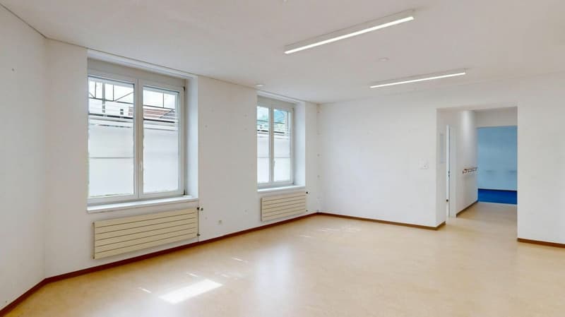 Espace de pratique/commercial polyvalent avec possibilité de parking (3)