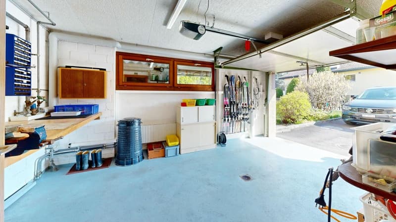 Garage mit elektrischem Torantrieb
