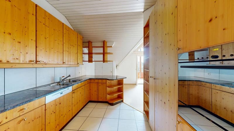 Attractive 5.5 room attic apartment with a far-reaching view (4)