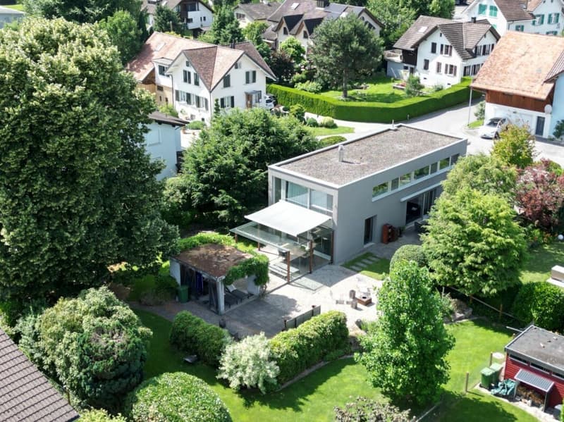 Modernes Haus mit wunderbarem Garten