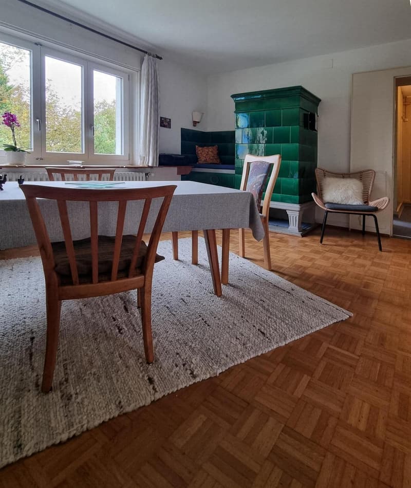 Wohnraum mit Kachelofen