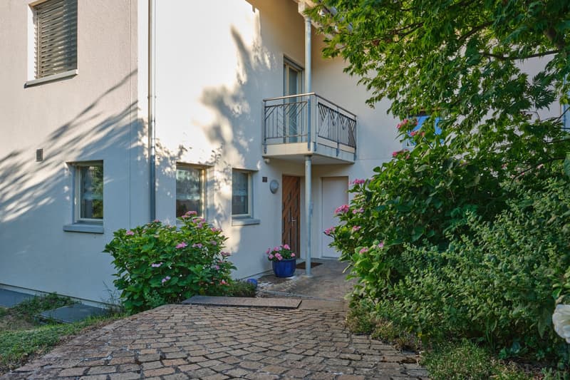Charmantes, gepflegtes 7.5-Zimmer-Einfamilienhaus, freistehend, an ruhiger, schöner Lage in Rafz (2)