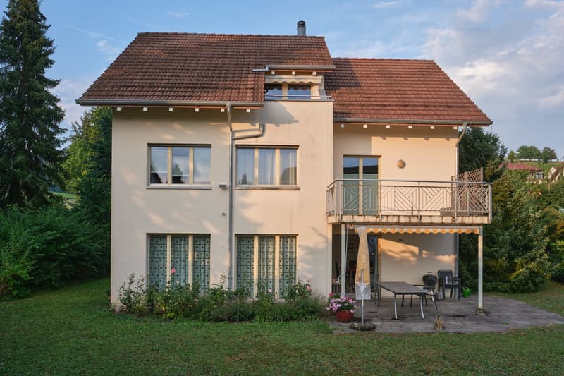 Charmantes, gepflegtes 7.5-Zimmer-Einfamilienhaus, freistehend, an ruhiger, schöner Lage in Rafz (3)