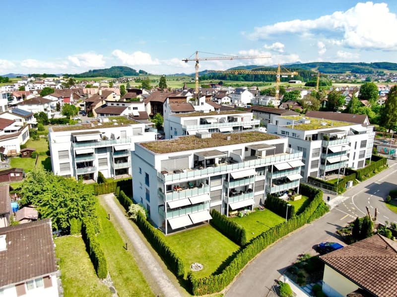 Top-gepflegte, moderne 3.5 Zi.-Dachwohnung im Dorfzentrum (1)