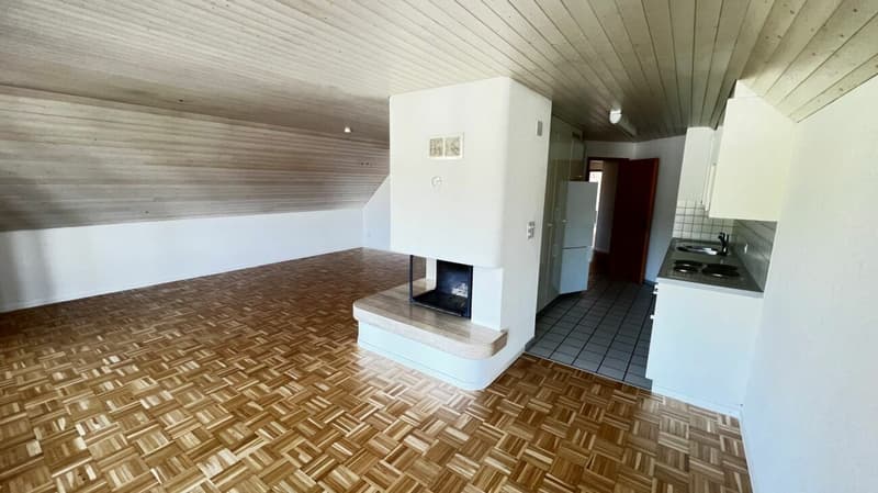 Charming 3.5-room attic apartment with sunny balcony (3)