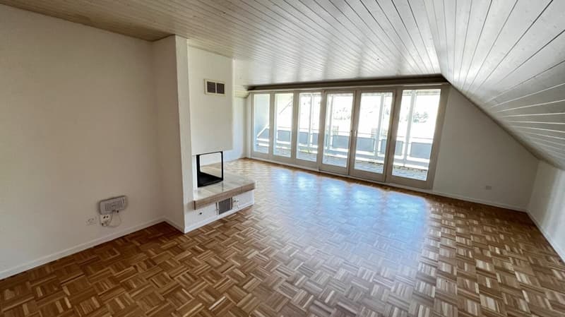 Charming 3.5-room attic apartment with sunny balcony (2)