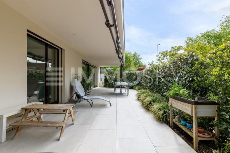 Weitläufige Terrasse von 74 m2