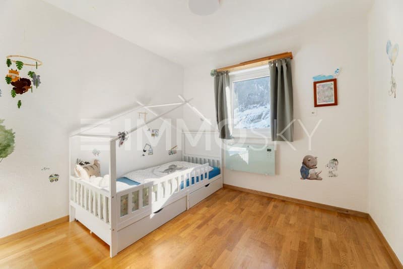 Schlafzimmer mit Ruhe, Licht und Komfort