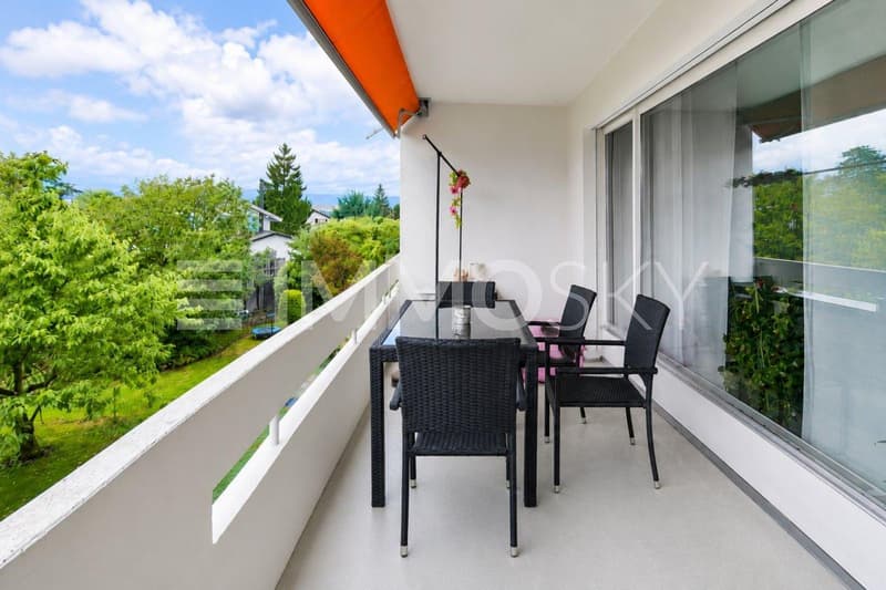 Sonniger Balkon zum Entspannen
