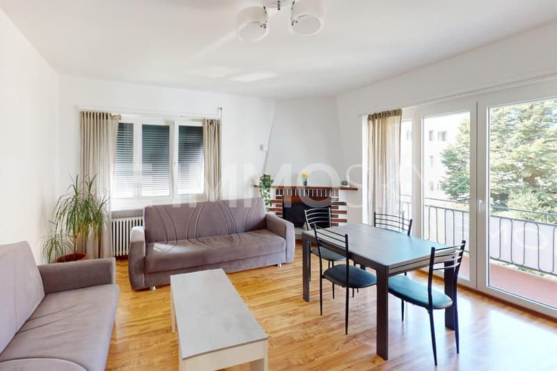Ampia sala con terrazzo