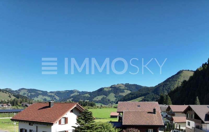 Traumhafte Fernsicht über die umliegenden Berge