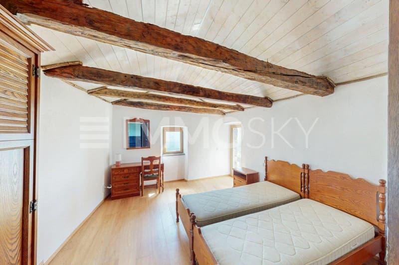 Camera da letto con balcone