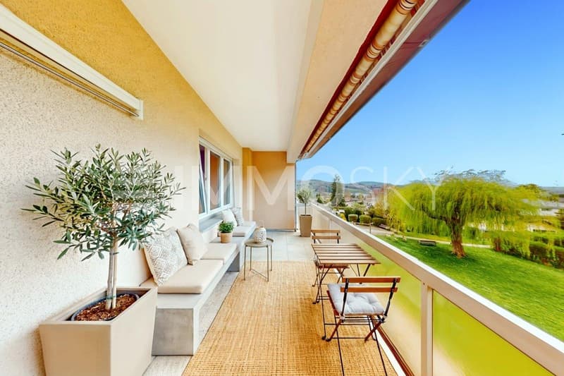 Balcon d environ 8m2
